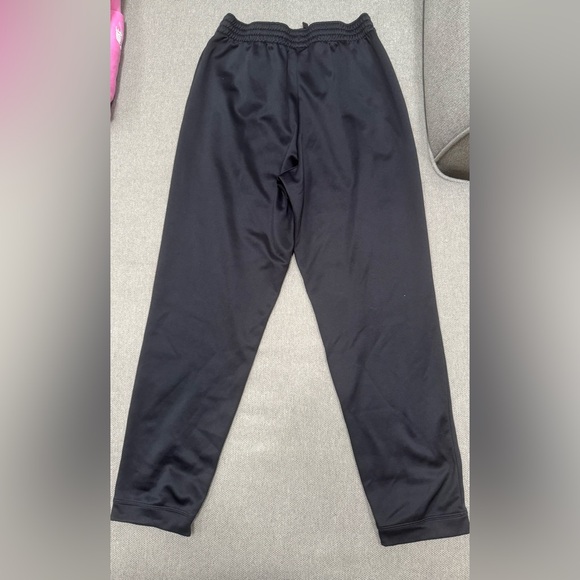 THERMA-FIT BIG KIDS' BASKETBALL PANTS. Size XL. Great condition. - Picture 4 of 7